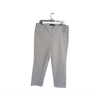 Gloria Vanderbilt Amanda White Slimming Tapered Stretch Jean. Size 16 Sh…